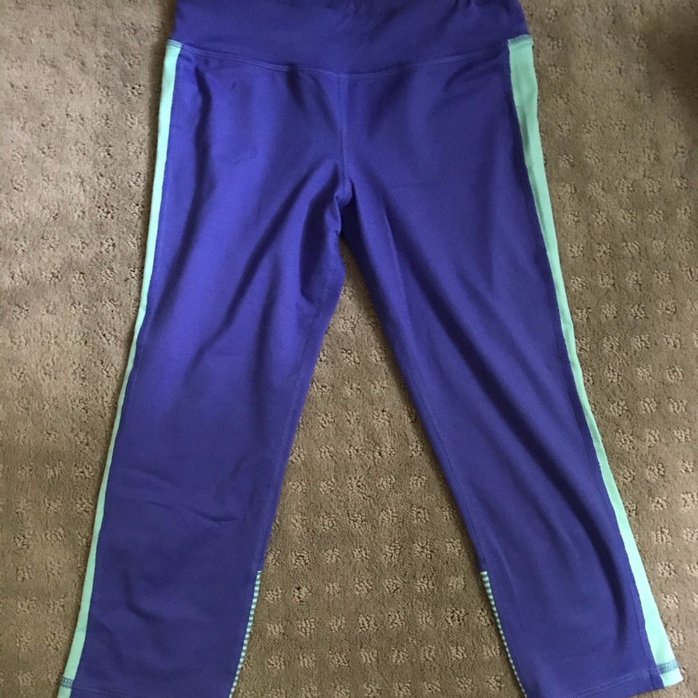 cropped workout leggings